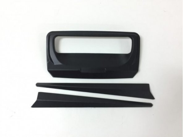 FORD RANGER T7 2015+2019  BAGAJ KİLİT ÇERÇEVESİ MAT SİYAH ürün görseli