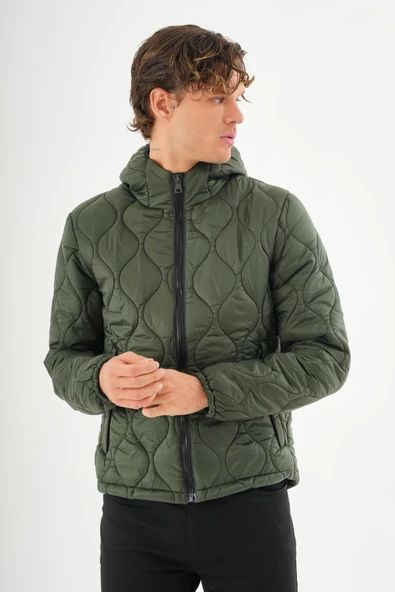 Erkek Reguler Fit Çok Hafif Kışlık Kapitone Mont - Resim 9