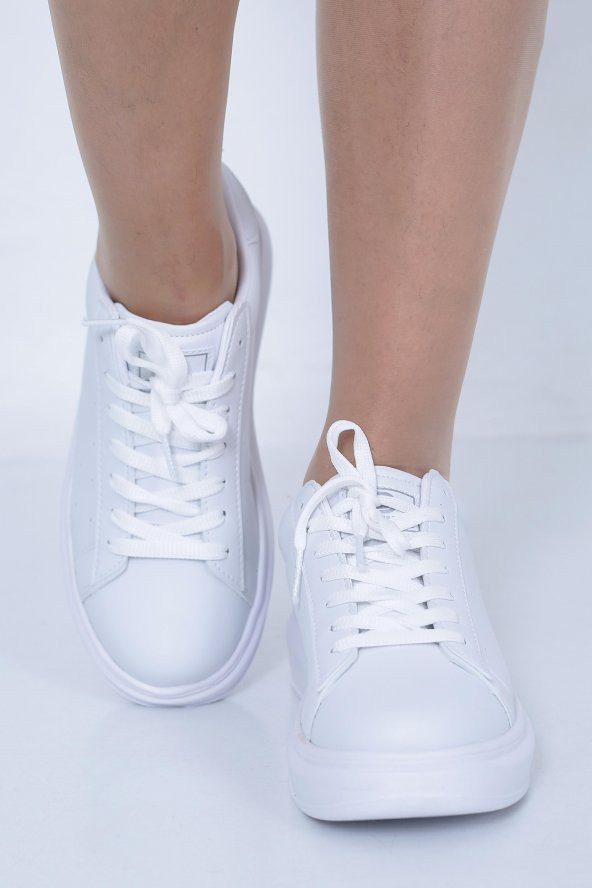 Lady Classy Beyaz Rahat Kalıp Bağcıklı Sneaker BOT0009