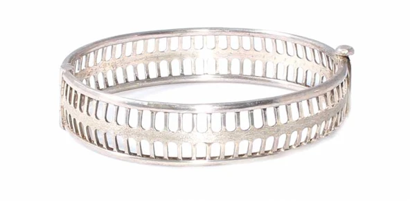 925 Ayar Gümüş Pres Ajur Bilezik ürün görseli