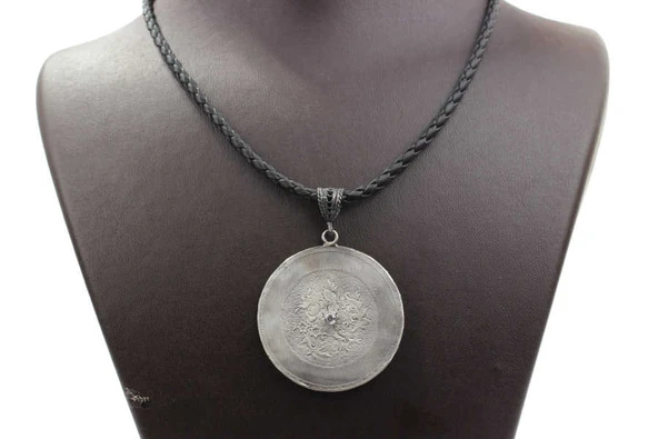 925 Ayar Gümüş Çiçekler Motifli Madalyon Kolye - Resim 2