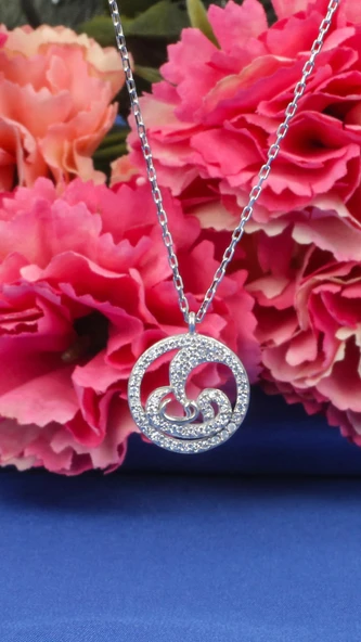 925 Ayar Gümüş Çemberli Vav ve Ay Kolye, Beyaz - Beyaz Taş - Resim 2