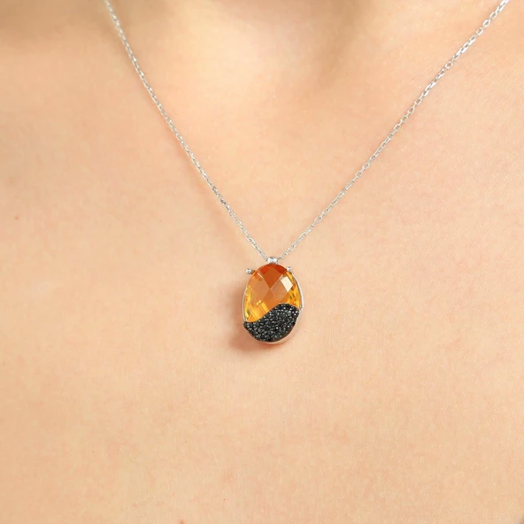 925 Ayar Gümüş Topaz Kolye, Beyaz - Siyah Taş ürün görseli