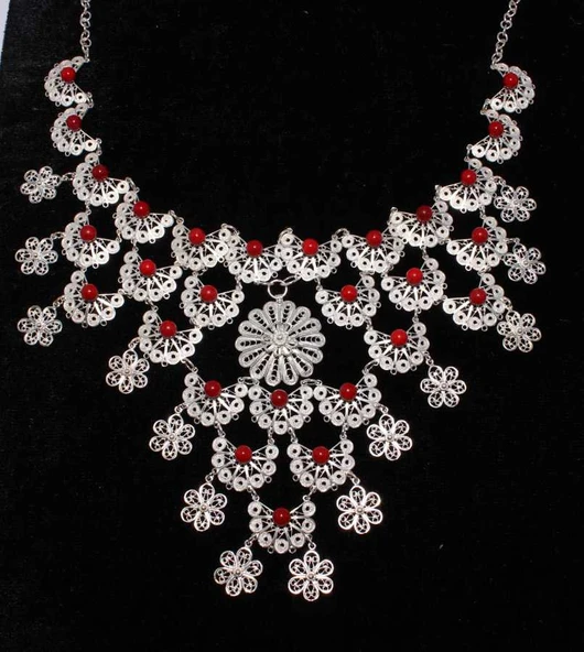 925 Ayar Gümüş Mercan Taşlı Çiçekli Telkari Kolye ürün görseli