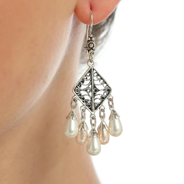 925 Ayar Gümüş Baklava Modeli İnci Taşlı Küpe ürün görseli 1