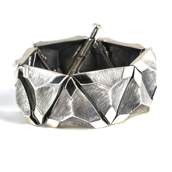 925 Ayar Gümüş Çizgili Üçgen Paftalı Bileklik - Resim 2