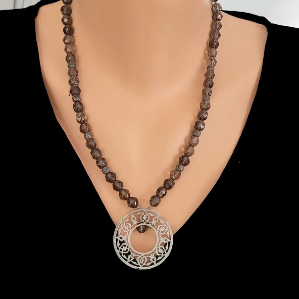 925 Ayar Gümüş Smoki Quartz Taşlı Ajur Kolye ürün görseli