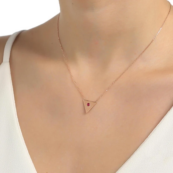 925 Ayar Rose Gümüş Kırmızı Taşlı Üçgen Kolye ürün görseli