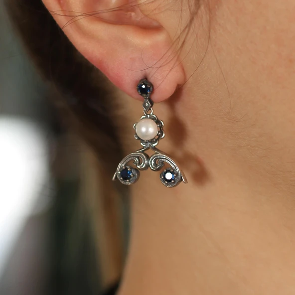 925 Ayar Gümüş Safir & İnci Taşlı Tasarım Antik Küpe ürün görseli