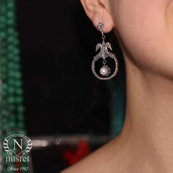 925 Ayar Gümüş İnci Taşlı Kuğulu Antik Küpe ürün görseli 1