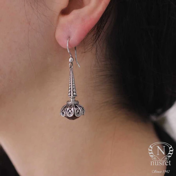 925 Ayar Gümüş Kırmızı Zirkon Taşlı Sallantılı Küpe ürün görseli 1