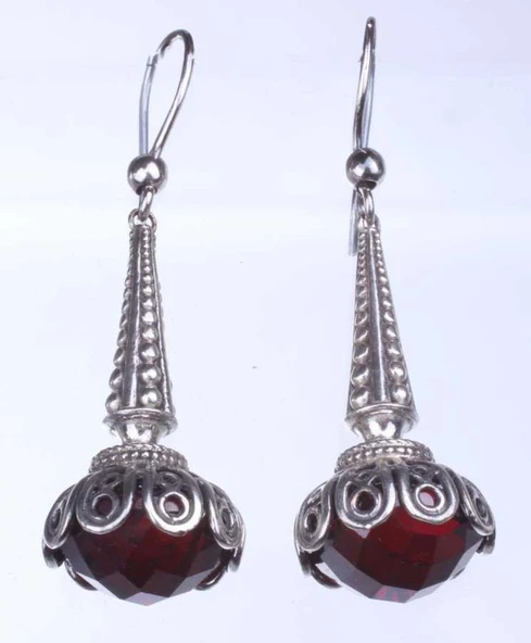 925 Ayar Gümüş Kırmızı Zirkon Taşlı Sallantılı Küpe - Resim 2