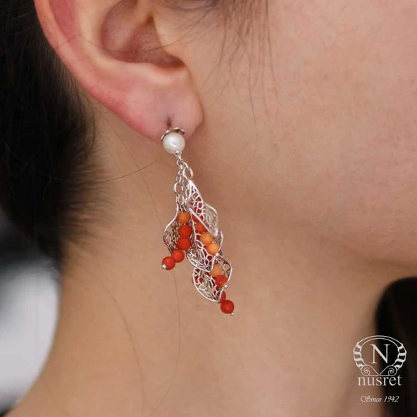 925 Ayar Gümüş İnci ve Mercan Taşlı Yaprak Motifli Küpe ürün görseli