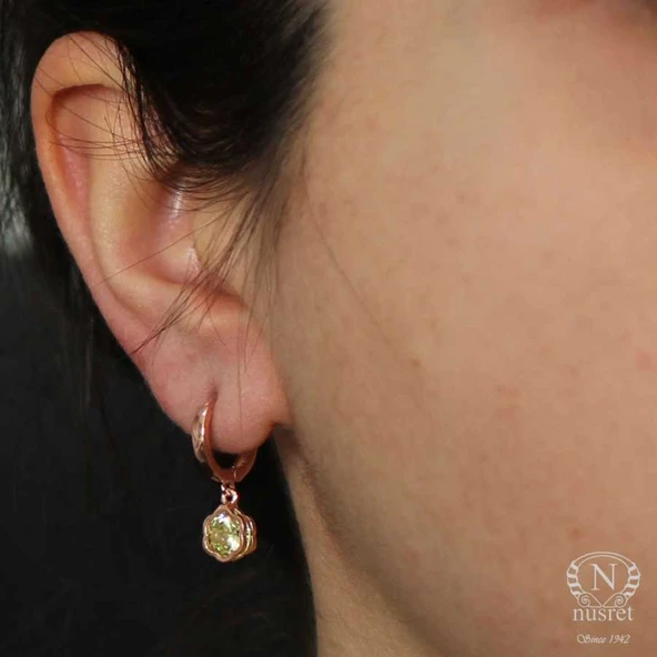 925 Ayar Gümüş Peridot Taşlı Çiçekli Küpe - Resim 3