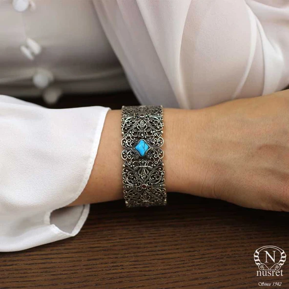 925 Ayar Gümüş Elişi Kalemli Firuze Taşlı Bilezik ürün görseli