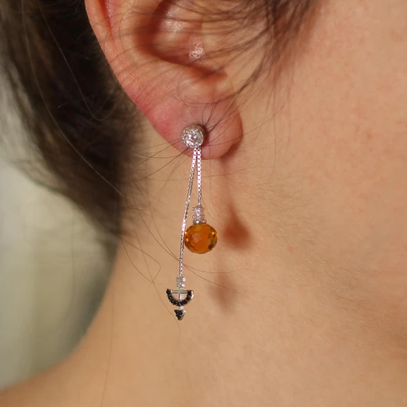 925 Ayar Gümüş Ok Yay ve Sitrin Taşlı Sallantılı Çivi Küpe ürün görseli