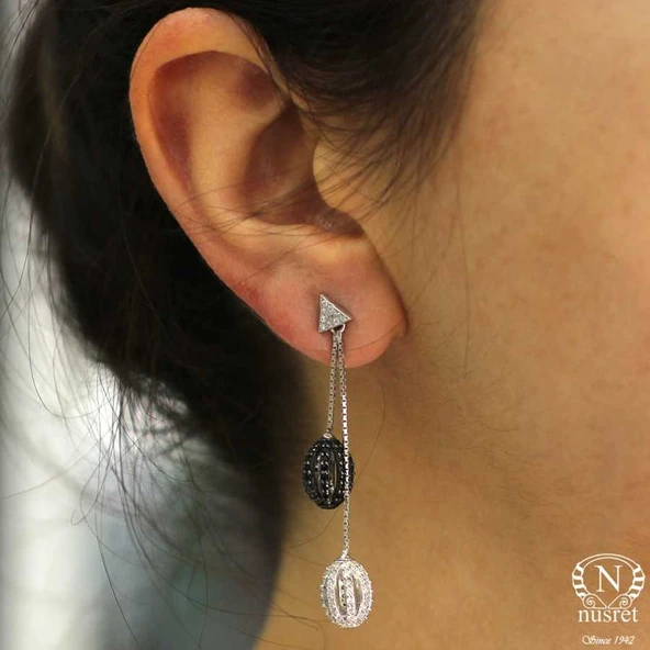 925 Ayar Gümüş Oval Zirkon Taşlı Top Sallantılı Çivi Küpe ürün görseli 1