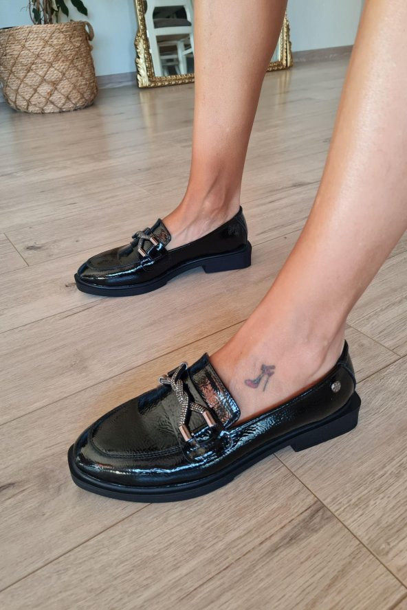 002 22 Topukla Kadın Loafer Toka Detaylı Deri Makosen Günlük Ayakkabı Siyah