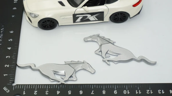 DK Ford Mustang Shelby GT Koşan At Çamurluk Yanı Gri Logo Arma - 2