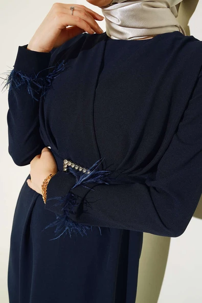 Kol Ucu Tüylü Kemerli Elbise Parlement - Resim 4