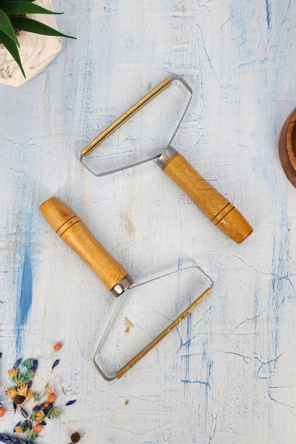 2 Adet Elbise Tiftik Ve Tüy Toplama Aleti Ahşap Saplı Demir Kedi Köpek Kazak Hırka Halı Kumaş