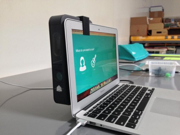 Macbook Air İçin Sense 3D Tarayıcı Klipsi Plastik Aparat - 1