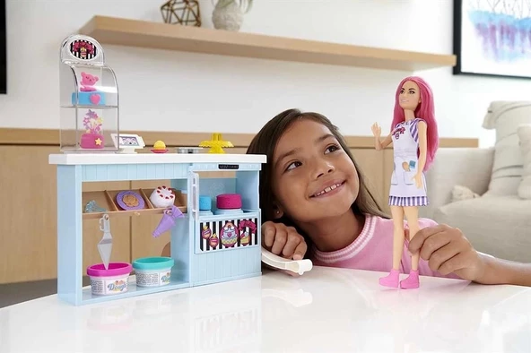 Barbie Pasta Dükkanı Oyun Seti ve pembe saçlı, minyon 30 cm bebek, fırın standı, pasta yapma özelliği, 20'den fazla oyun - 2