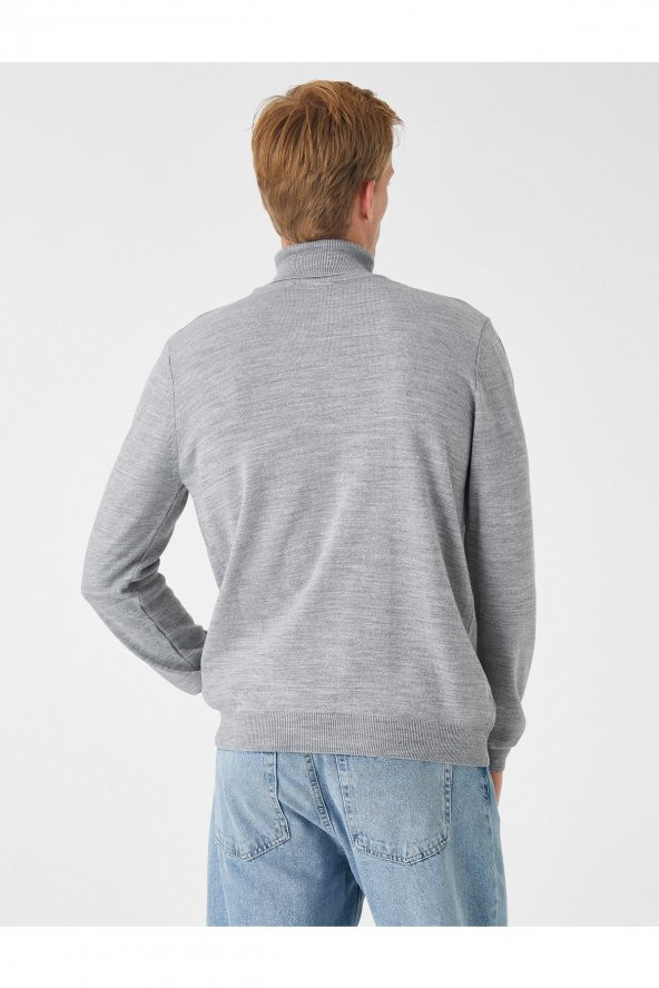 Basic Turtleneck Sweater - 4