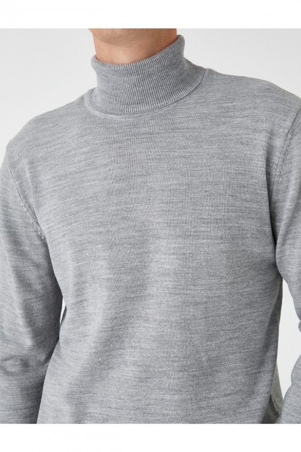 Basic Turtleneck Sweater - 5