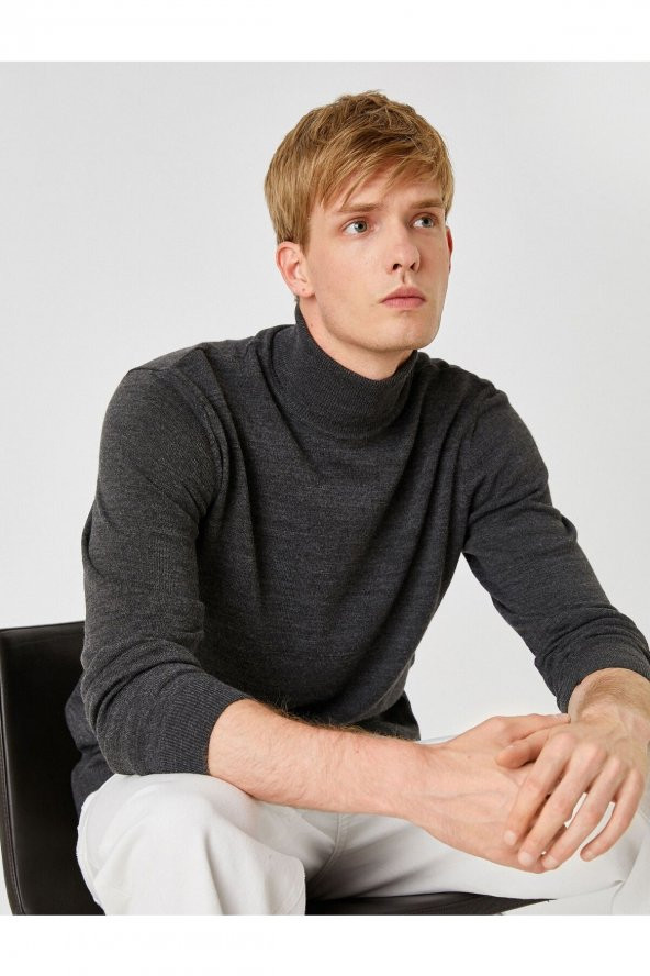 Basic Turtleneck Sweater - 6