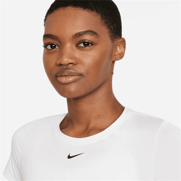 Nike Dri-FIT One Dar Kesim Kısa Kollu Kadın Üstü - 7