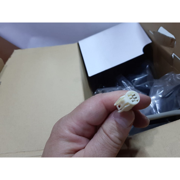 Dış Dikiz Aynası Toyota Corolla VVT 2001-  2005 Elektrikli kumanda Sağ yuvarlak   soketli markası ithal - 2
