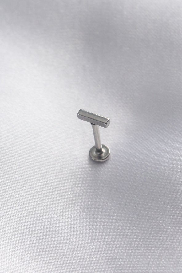 316L Cerrahi Çelik Dikdörtgen Gümüş Renk Tragus Piercing ürün görseli