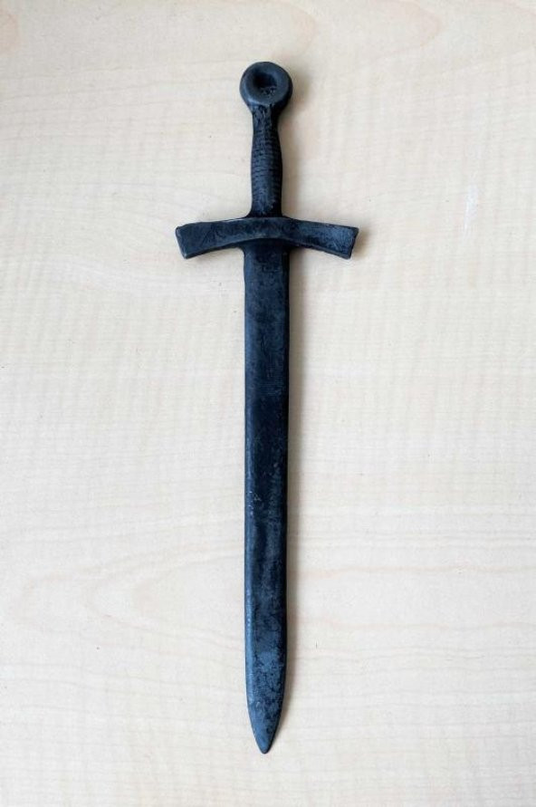 KILIÇ ŞEKLİNDE DÖKME METAL ZARF AÇACAĞI