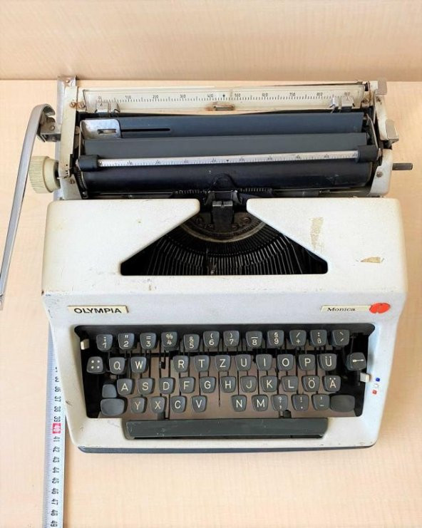 VİNTAGE OLYMPİA MARKA MADE İN WEST GERMANY DAKTİLO