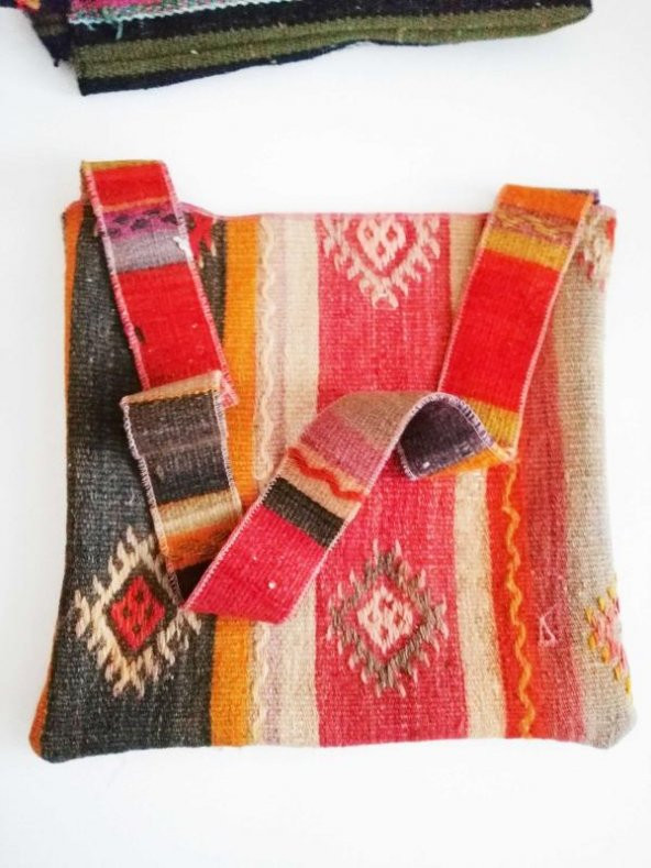 Antika Çanta Orjinal El Dokuma Kilim Omuz Çantası Yöresel Eski Saten Kumaş Kaplı Askılı Çanta no 6