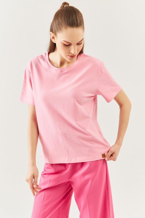 Pembe Oversize Rahat %100 Pamuklu Penye Bisiklet Yaka Kısa Kol Basic T-Shirt