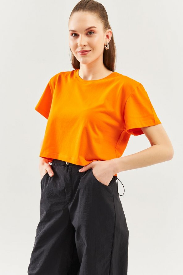 Turuncu Oversize Rahat %100 Pamuklu Penye Bisiklet Yaka Kısa Kol Basic Crop T-Shirt