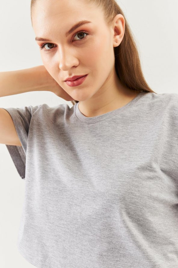 Gri Oversize Rahat %100 Pamuklu Penye Bisiklet Yaka Kısa Kol Basic Crop T-Shirt - 8