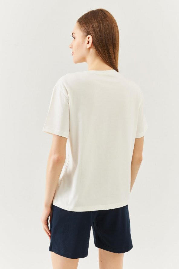 Beyaz Oversize Rahat %100 Pamuklu Penye Bisiklet Yaka Kısa Kol Basic T-Shirt - 5