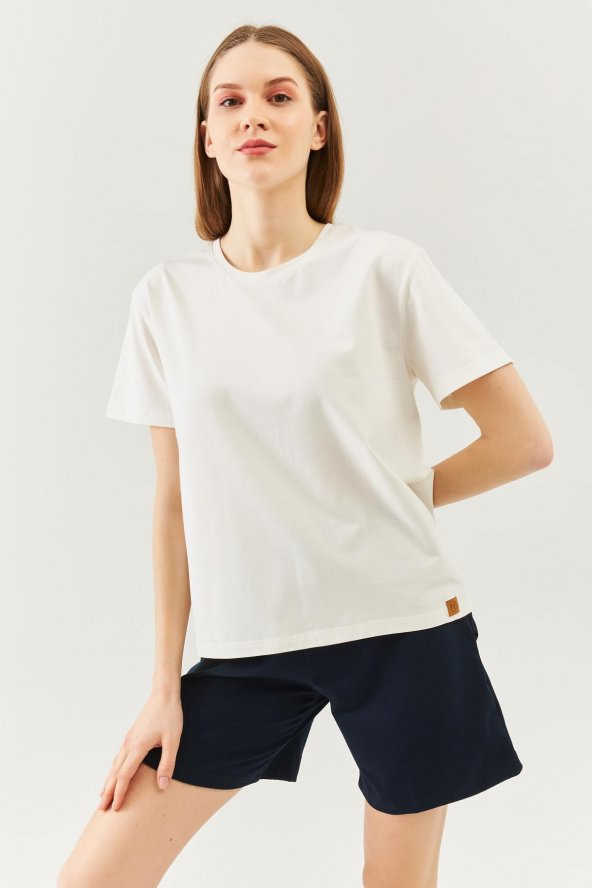 Beyaz Oversize Rahat %100 Pamuklu Penye Bisiklet Yaka Kısa Kol Basic T-Shirt - 6
