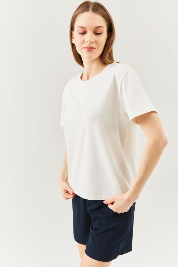 Beyaz Oversize Rahat %100 Pamuklu Penye Bisiklet Yaka Kısa Kol Basic T-Shirt - 7