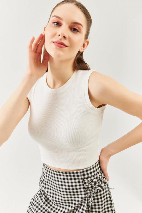 Beyaz Sıfır Kol Bisiklet Yaka Vücuda oturan %100 Pamuklu Kaşkorse Esnek Crop Bluz - 4