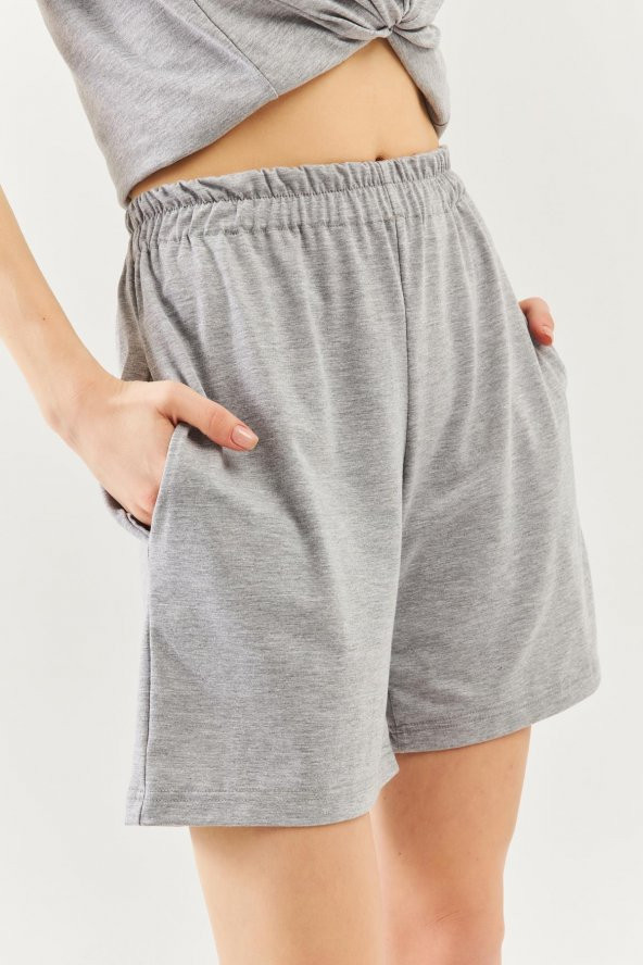Gri Rahat %100 Pamuklu Penye Beli  Lastikli Bel Cepli Kısa Trendy  Kadın Şort - 5