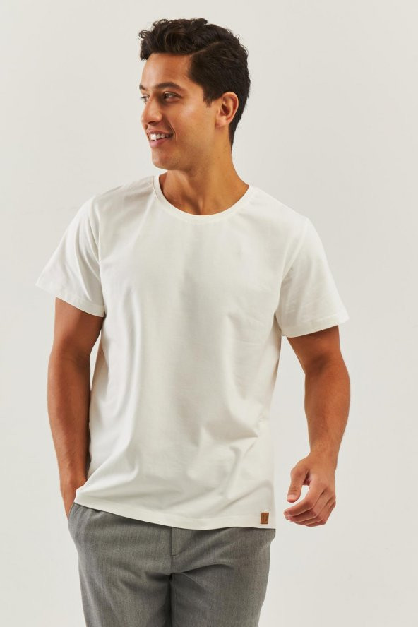 Beyaz Oversize Rahat %100 Pamuklu Penye Bisiklet Yaka Kısa Kol Basic T-Shirt  Classic Collection