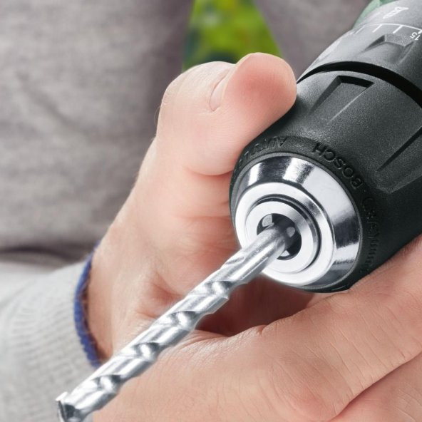 Bosch UniversalImpact 18V Çift Akülü Darbeli Vidalama Matkap (2x1.5Ah + Çanta) 06039D4102 - 2