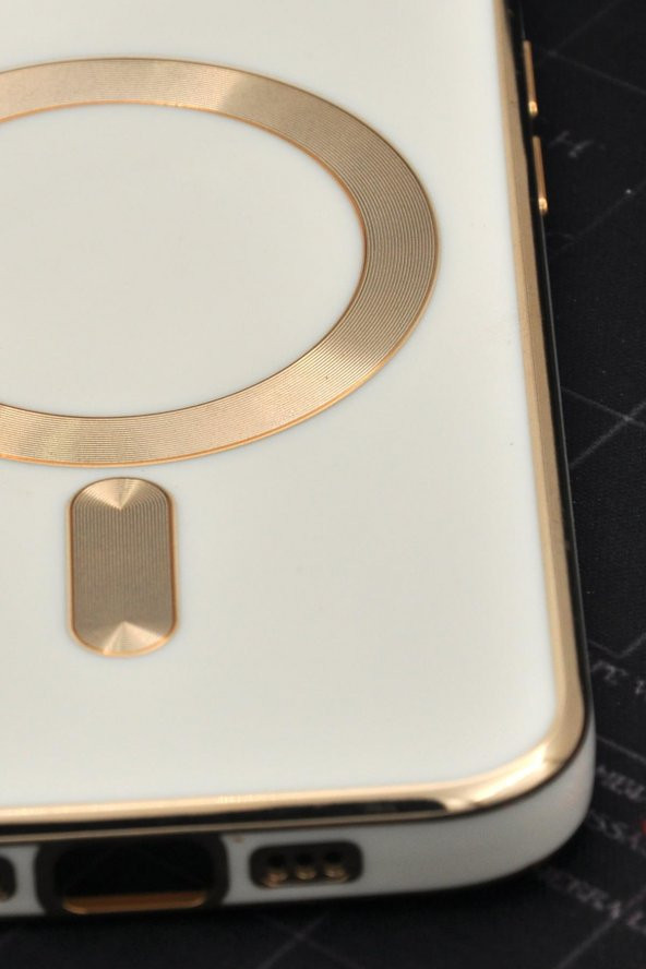 iPhone 13 Uyumlu MagSafe Özellikli Bej Renkli Lens Korumalı Kılıf - Resim 4