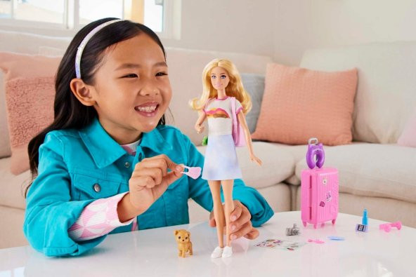 Barbie Seyahatte Bebeği ve Aksesuarları 8125