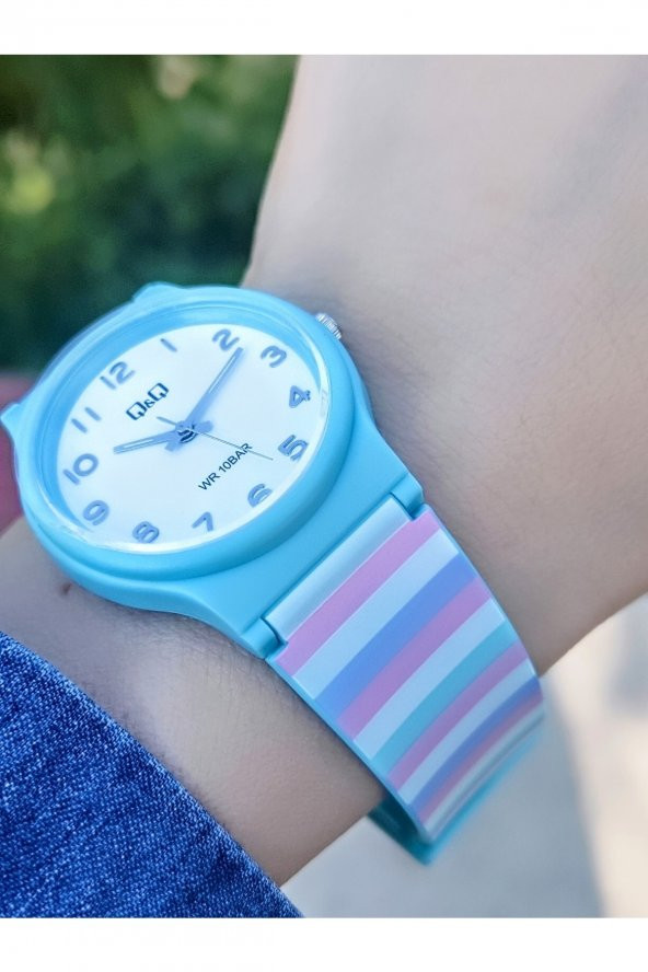 Q&Q Silikon Kordonlu 10 Atm Su Geçirmez Unisex Kol Saati NSV06A-014VY - 2