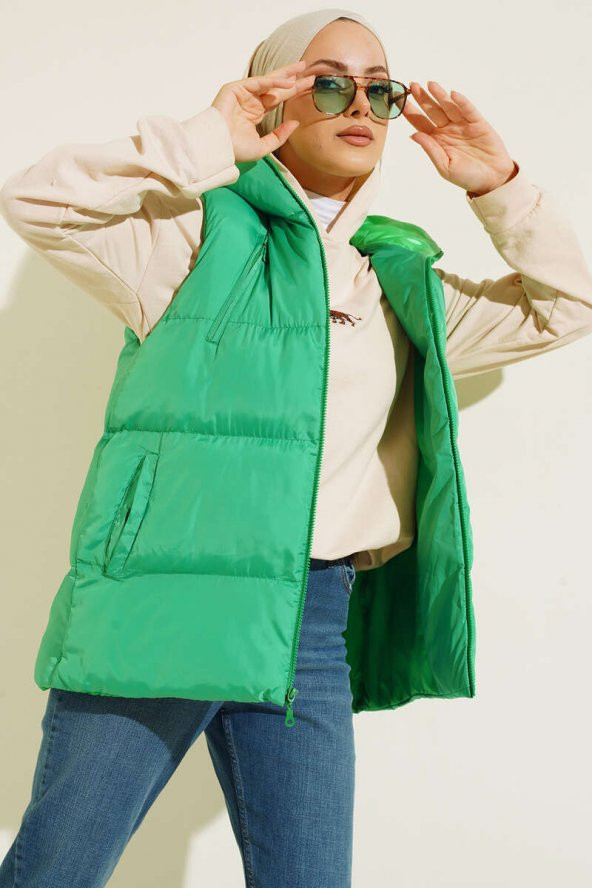 Kapüşonlu Fermuarlı Kısa Şişme Yelek Benetton